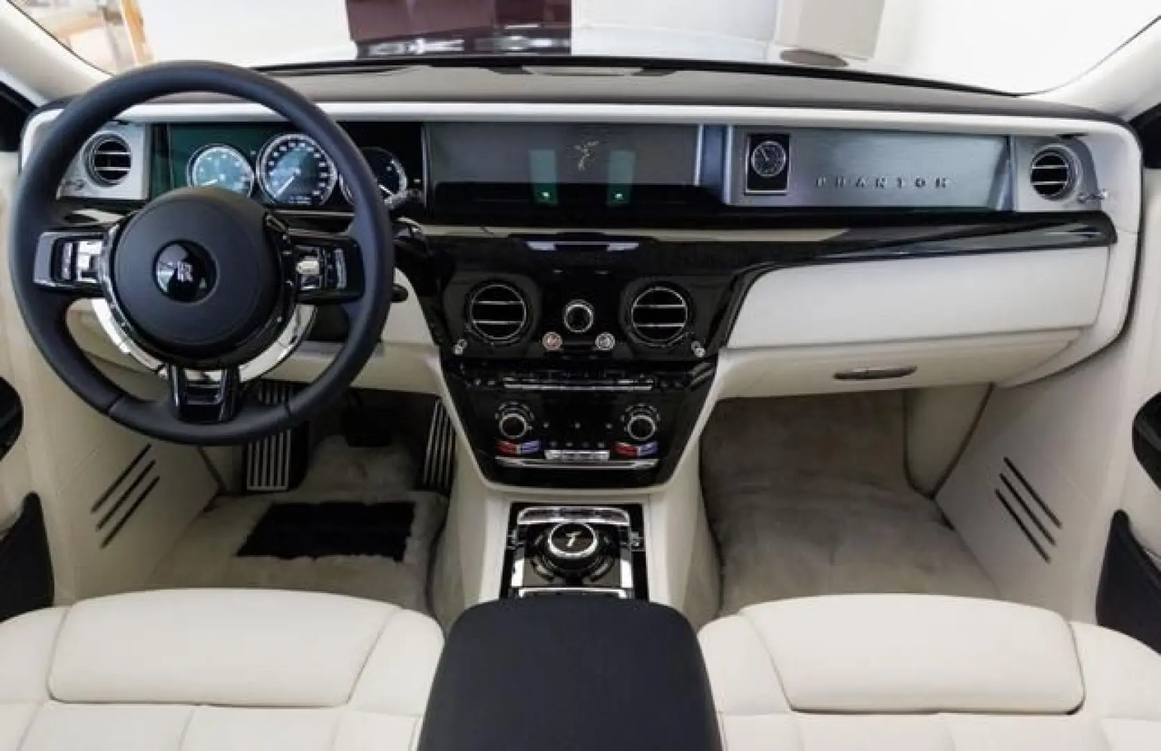 ROLLS-ROYCE Phantom SWB W12 420 KW (571HP)