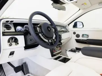ROLLS-ROYCE Phantom SWB W12 420 KW (571HP)