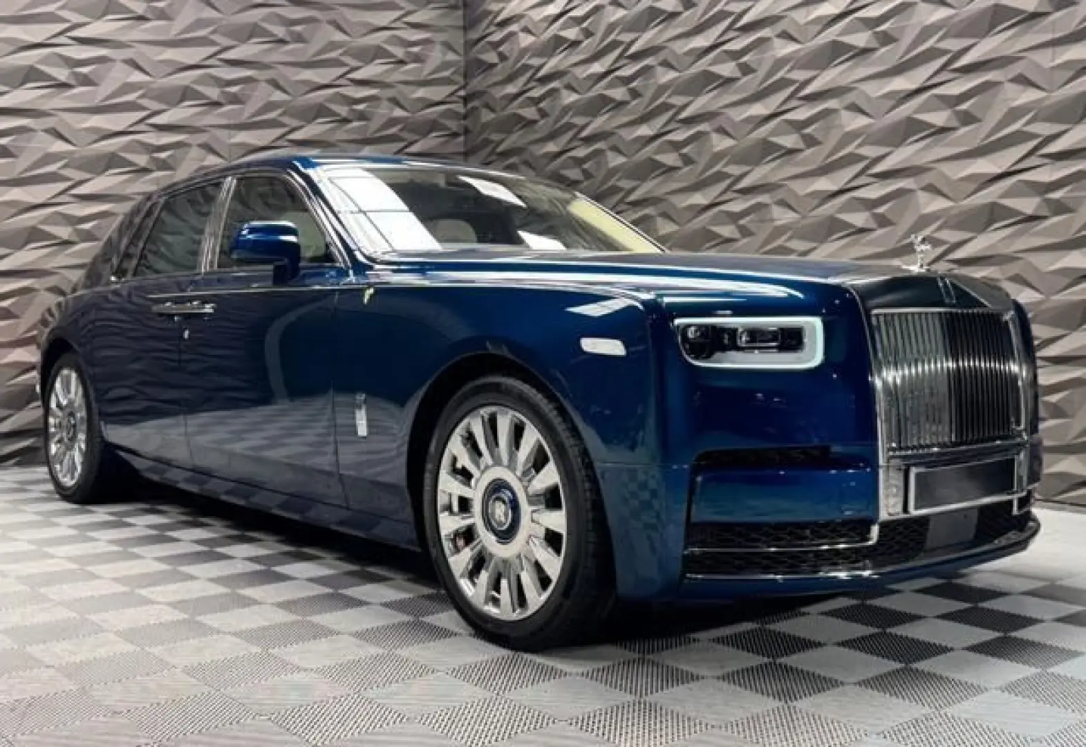 ROLLS-ROYCE Phantom SWB 