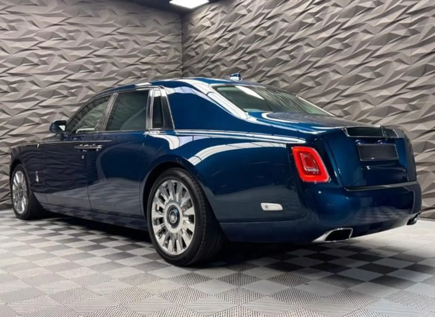 ROLLS-ROYCE Phantom SWB 