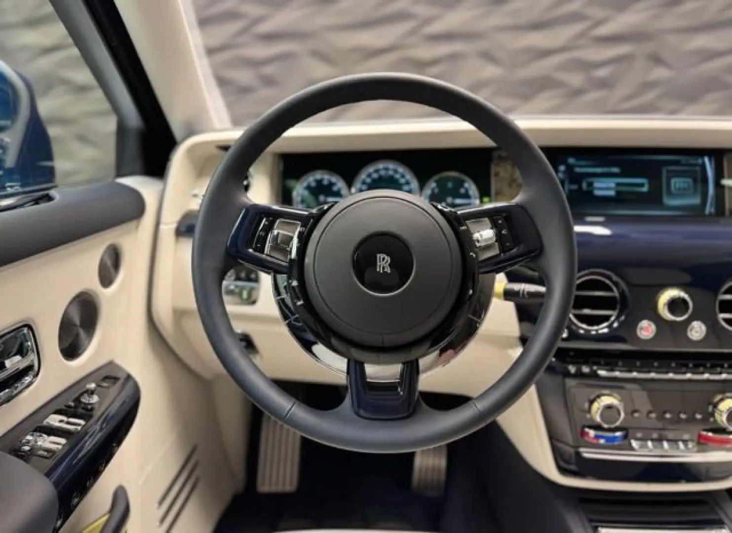 ROLLS-ROYCE Phantom SWB 