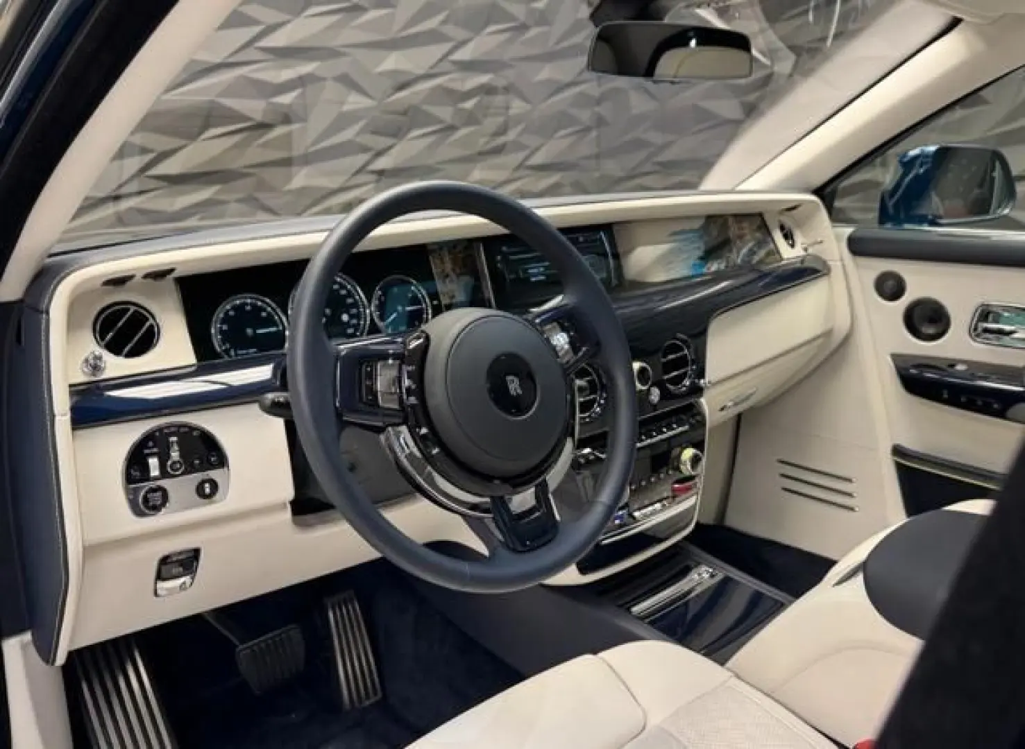 ROLLS-ROYCE Phantom SWB 