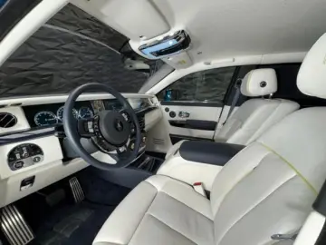 ROLLS-ROYCE Phantom SWB 
