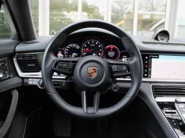 Panamera GTS HUD Panorama Softclose PDCC Inno...