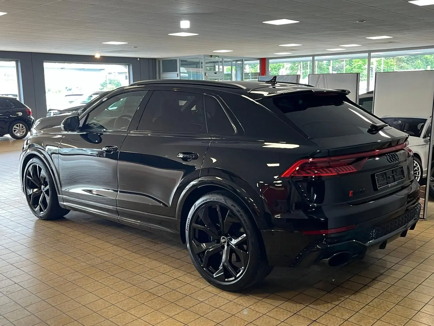 RS Q8 SUV 23