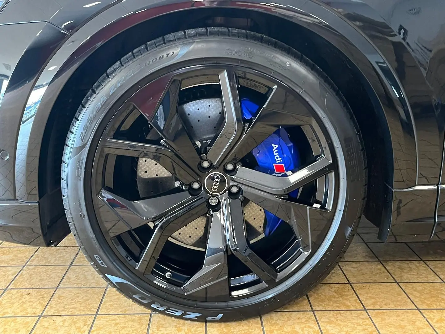 RS Q8 SUV 23