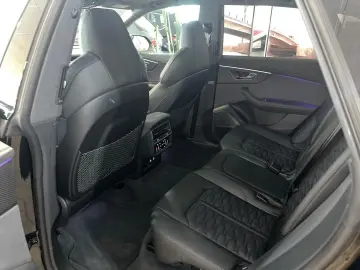 RS Q8 SUV 23