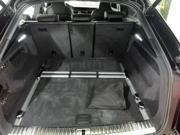 RS Q8 SUV 23
