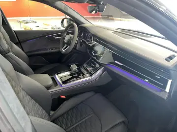 RS Q8 SUV 23