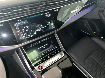 RS Q8 SUV 23