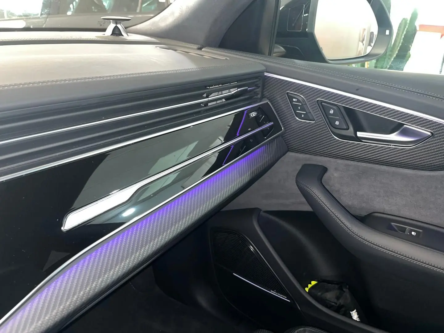 RS Q8 SUV 23