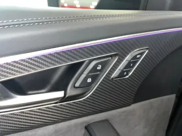 RS Q8 SUV 23