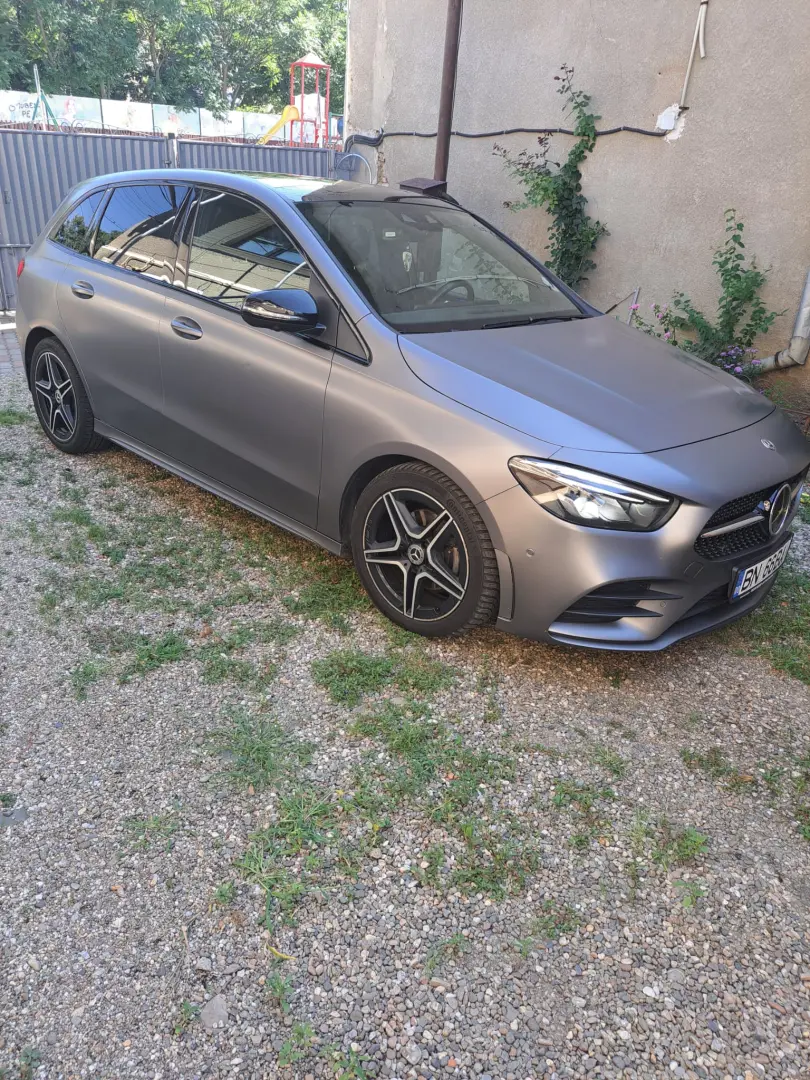 Mercedes-Benz B 180