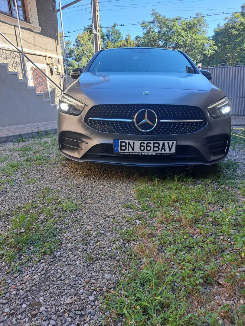 Mercedes-Benz B 180