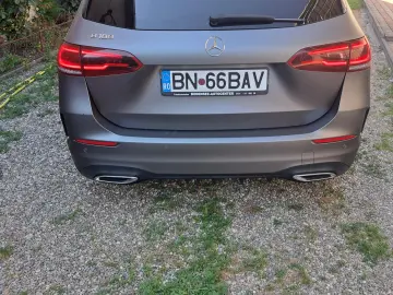 Mercedes-Benz B 180