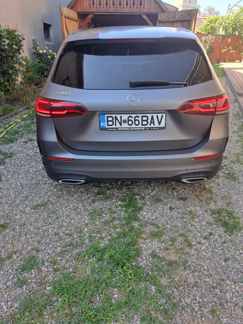 Mercedes-Benz B 180
