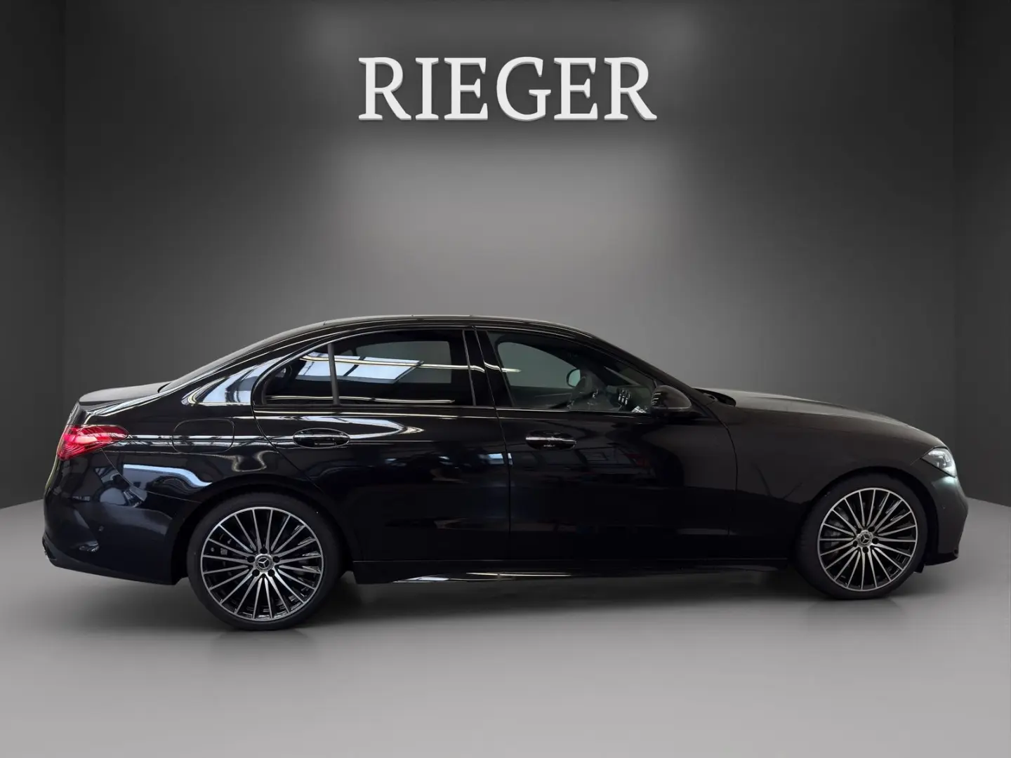 C 220 d AMG 4M Pano*HUD*NIGHT*AHK*Keyless*19