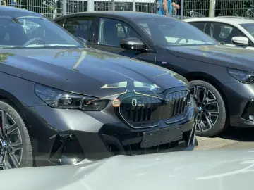 320d xDrive Limo M Sport || Glasdach el.Sitze Ak