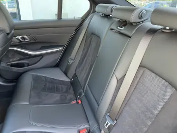 320d xDrive Limo M Sport || Glasdach el.Sitze Ak