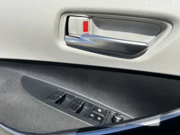 Toyota Corolla Sedan Hybrid 1.8 Business