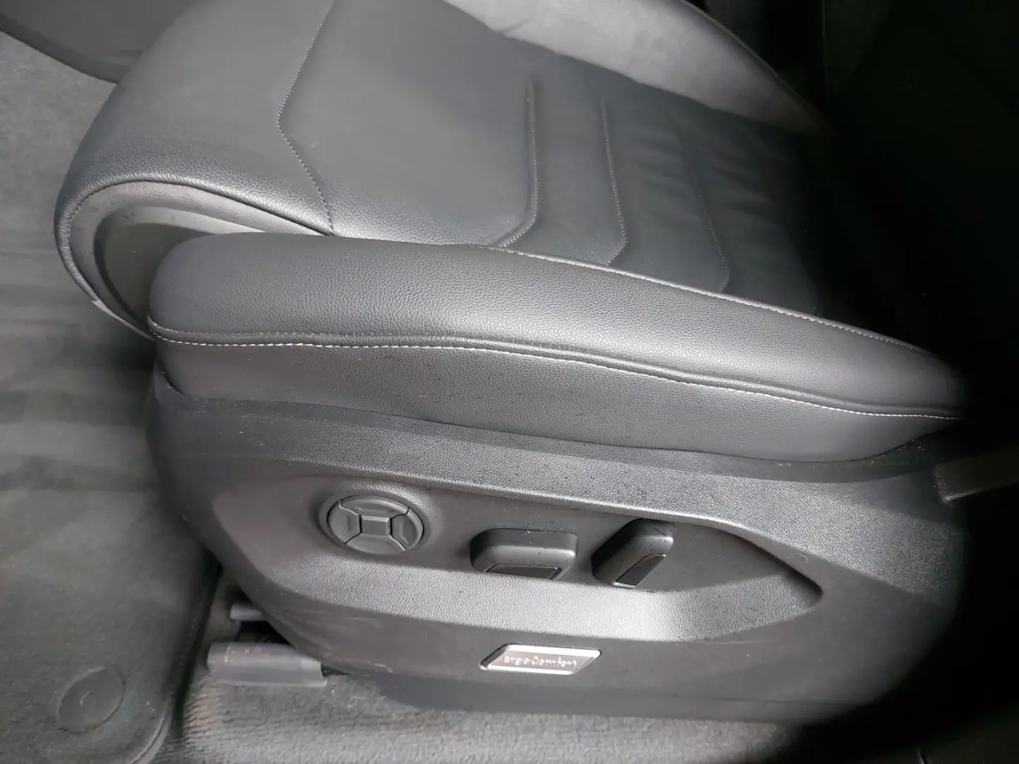 Touareg 3.0 TDI 4M  AHK Navi LED Leder Kamera PD