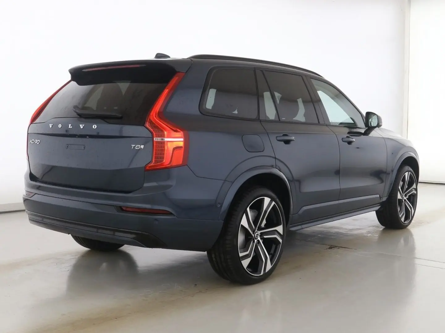 XC90 Ultra Dark Recharge Plug-In Hybrid AWD