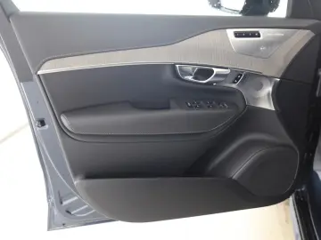 XC90 Ultra Dark Recharge Plug-In Hybrid AWD