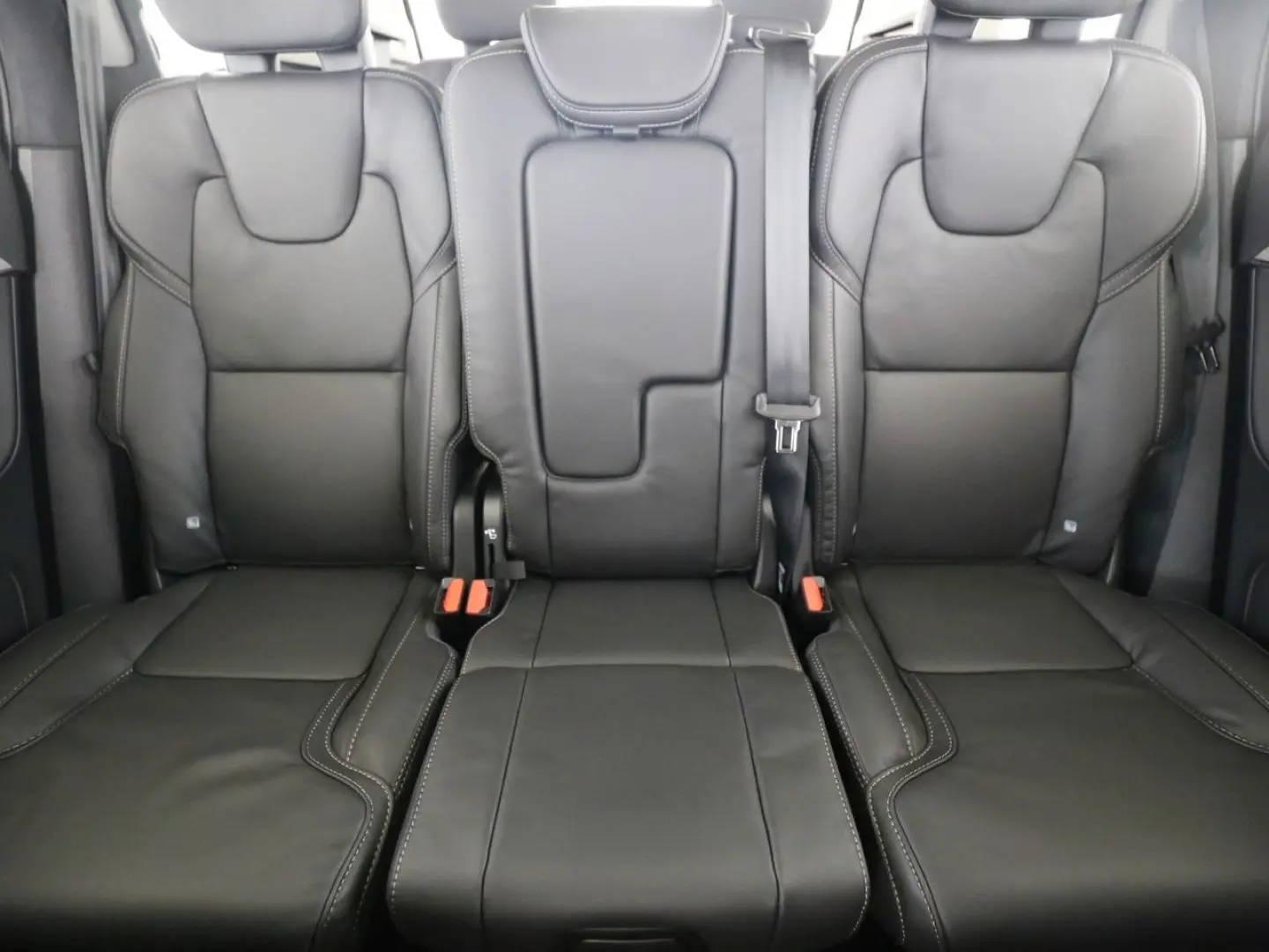 XC90 Ultra Dark Recharge Plug-In Hybrid AWD