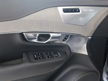 XC90 Ultra Dark Recharge Plug-In Hybrid AWD