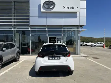Toyota Yaris Hybrid 1.5 116 CP – 2025 – Automat CVT