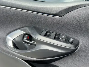 Toyota Yaris Hybrid 1.5 116 CP – 2025 – Automat CVT