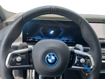 BMW 750 e xDrive M Sport Pro 21