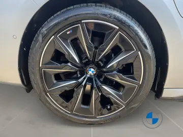 BMW 750 e xDrive M Sport Pro 21