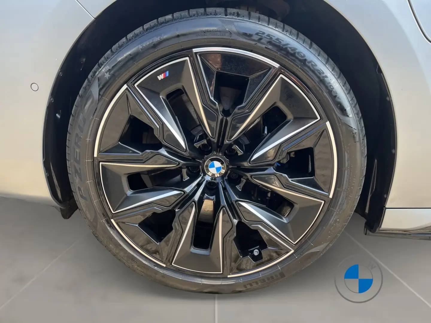 BMW 750 e xDrive M Sport Pro 21