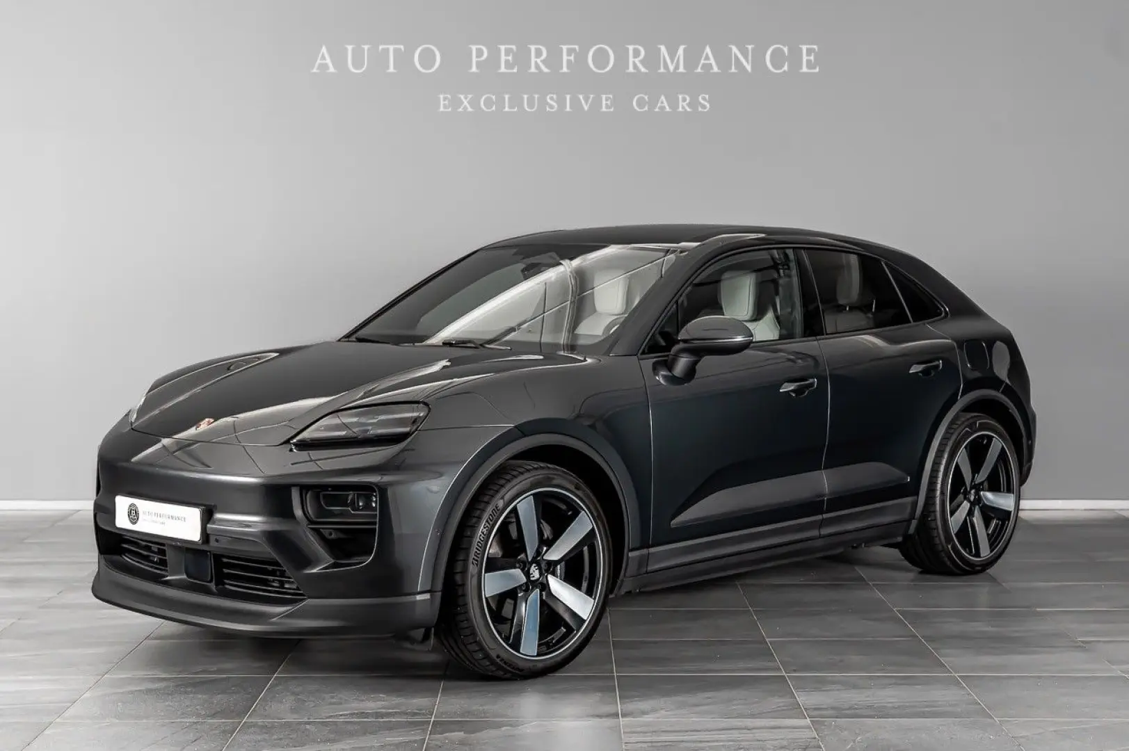 Macan Electric Bose 340hp *NET-EXPORT* €69.900