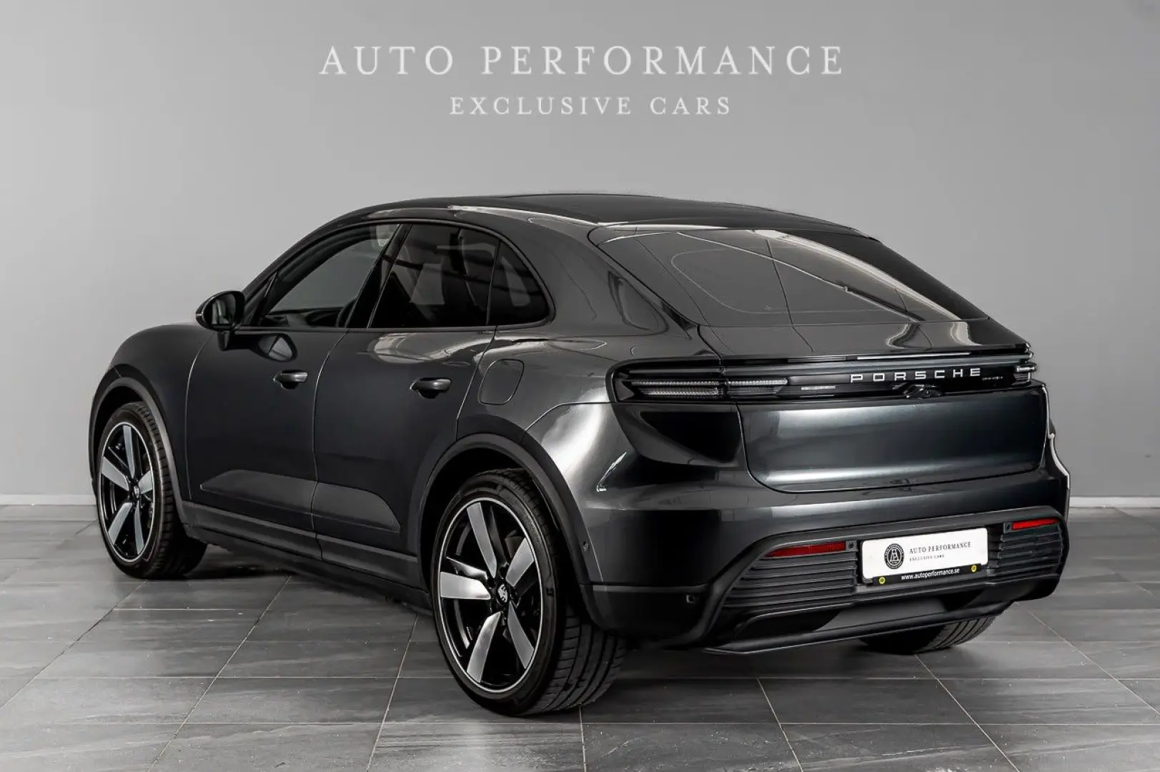 Macan Electric Bose 340hp *NET-EXPORT* €69.900