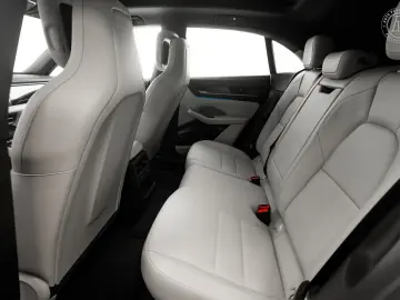 Macan Electric Bose 340hp *NET-EXPORT* €69.900