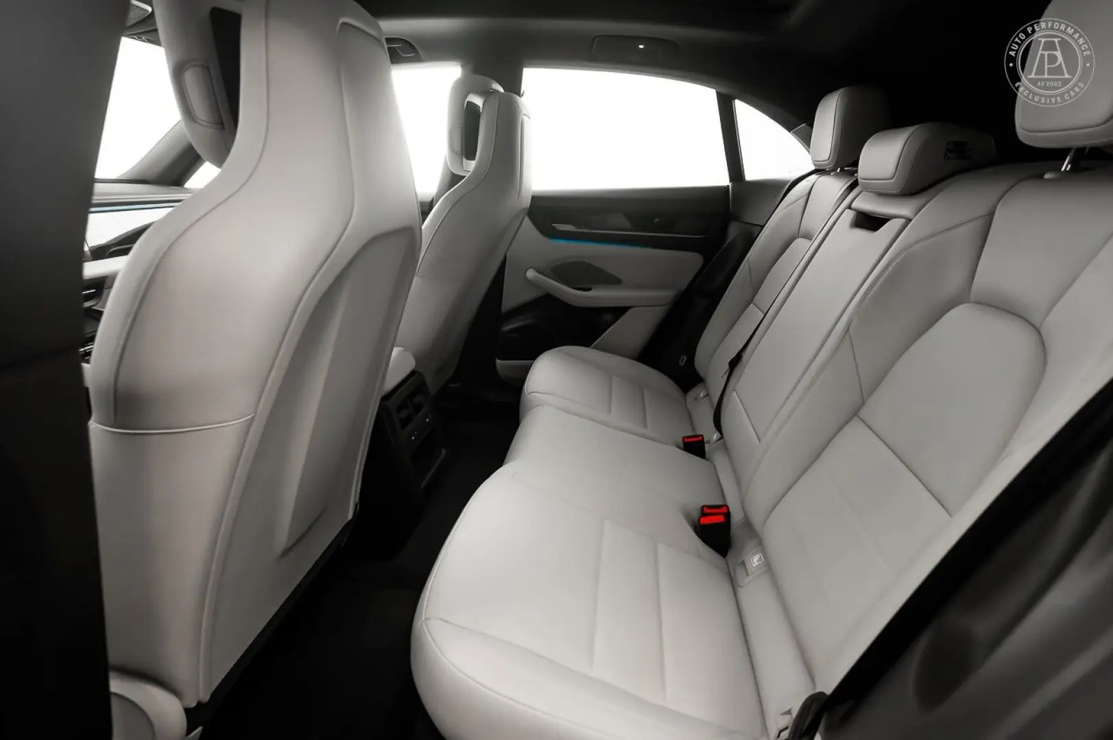 Macan Electric Bose 340hp *NET-EXPORT* €69.900