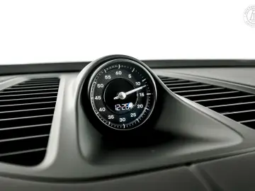 Macan Electric Bose 340hp *NET-EXPORT* €69.900