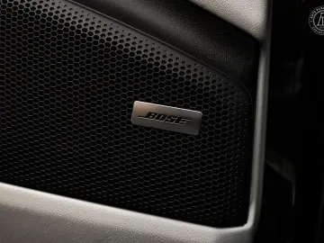 Macan Electric Bose 340hp *NET-EXPORT* €69.900