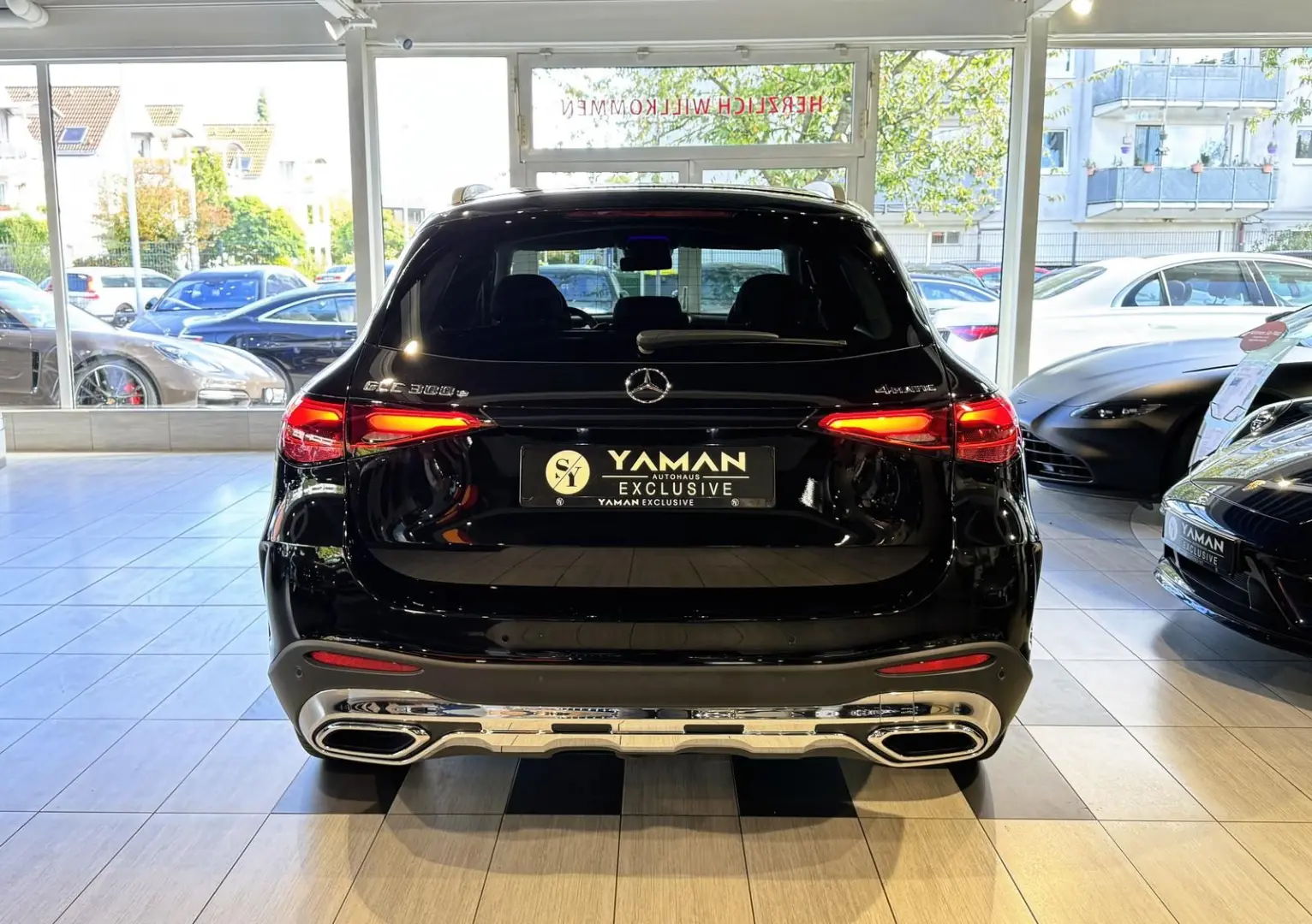 GLC 300 e 4M *AMG-Line*Trittbretter*RFK*19