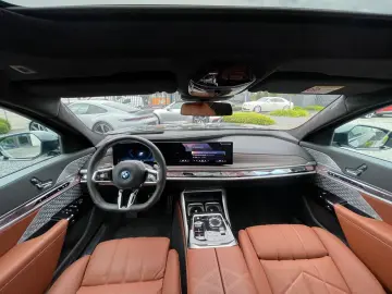 BMW 750 e xDrive M Sport-INDIVIDUAL Oxford