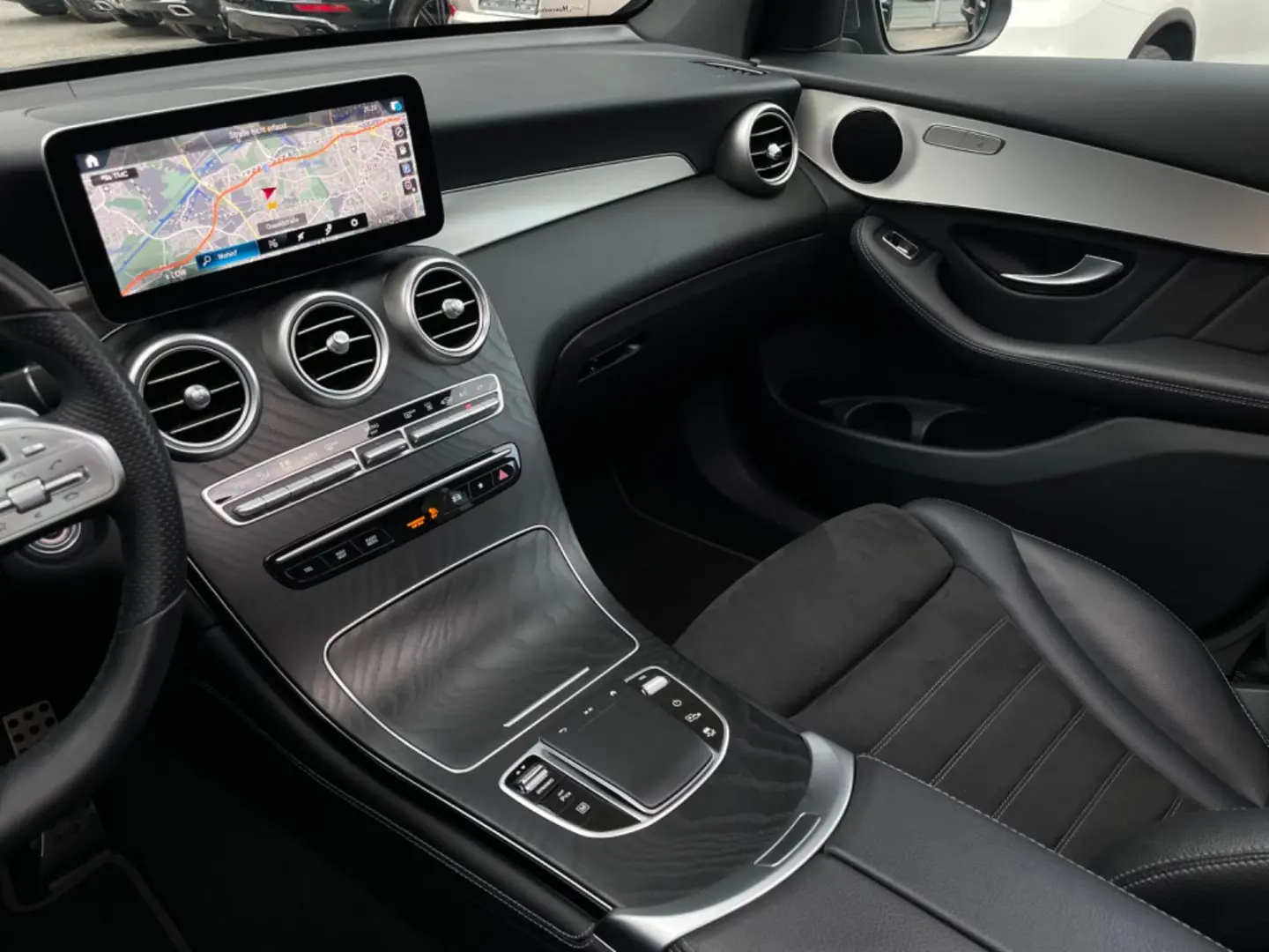 MERCEDES BENZ GLC 300 de 4Matic AMG-LINE*PANO*LEASING