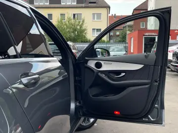 MERCEDES BENZ GLC 300 de 4Matic AMG-LINE*PANO*LEASING