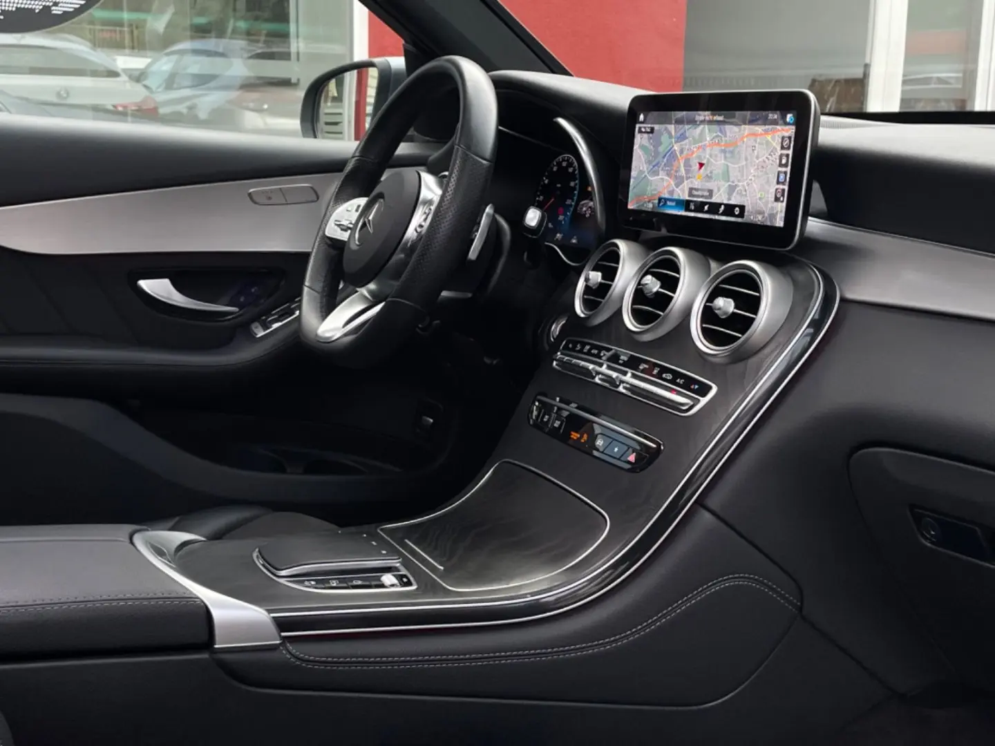 MERCEDES BENZ GLC 300 de 4Matic AMG-LINE*PANO*LEASING