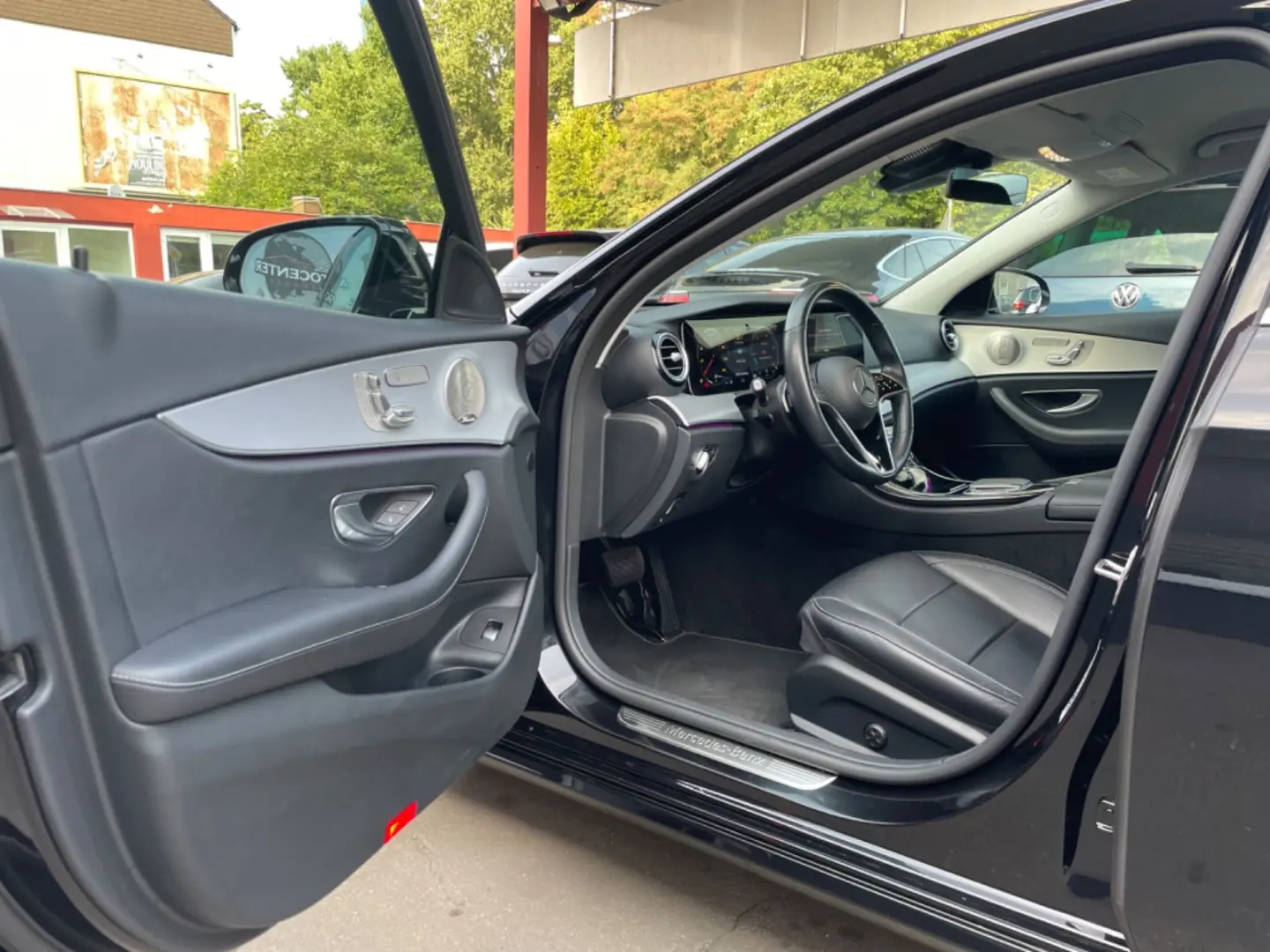 MERCEDES BENZ E220d 4Matic*HEAD-UP*MEMORY*360°KAMERA/LEASING