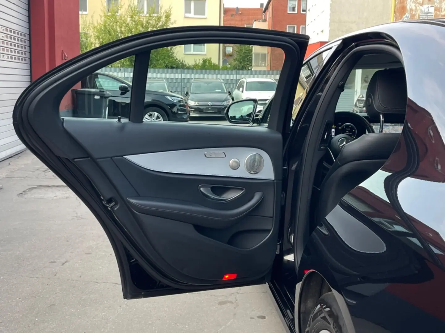 MERCEDES BENZ E220d 4Matic*HEAD-UP*MEMORY*360°KAMERA/LEASING