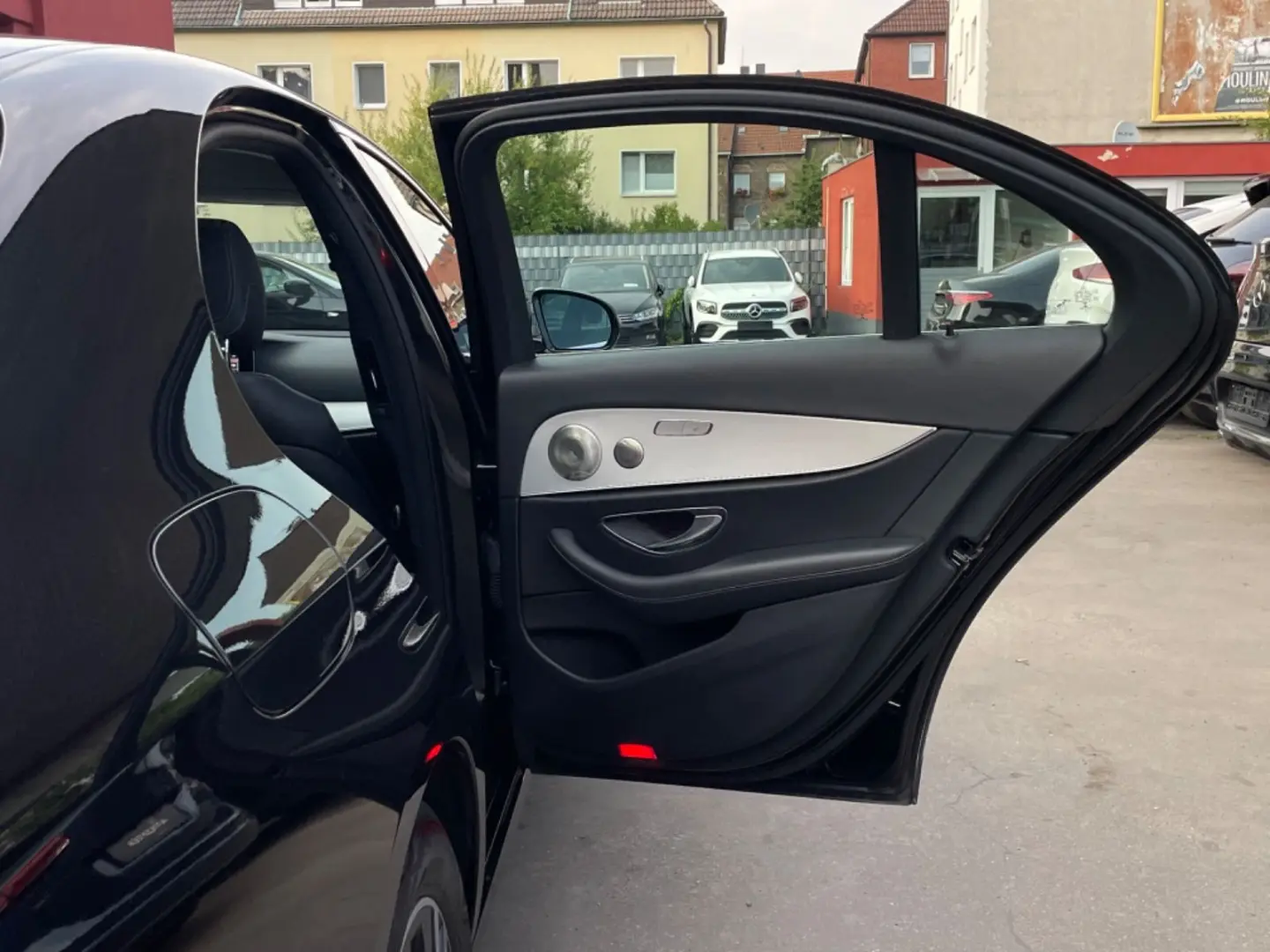 MERCEDES BENZ E220d 4Matic*HEAD-UP*MEMORY*360°KAMERA/LEASING