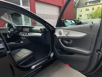 MERCEDES BENZ E220d 4Matic*HEAD-UP*MEMORY*360°KAMERA/LEASING