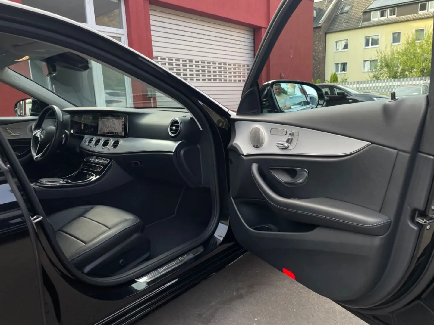 MERCEDES BENZ E220d 4Matic*HEAD-UP*MEMORY*360°KAMERA/LEASING